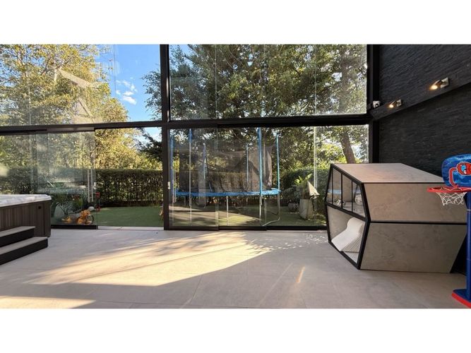 Casa de 4 alcobas en venta en Los Naranjos, Medellín, 500 m² · foto 3 de 24