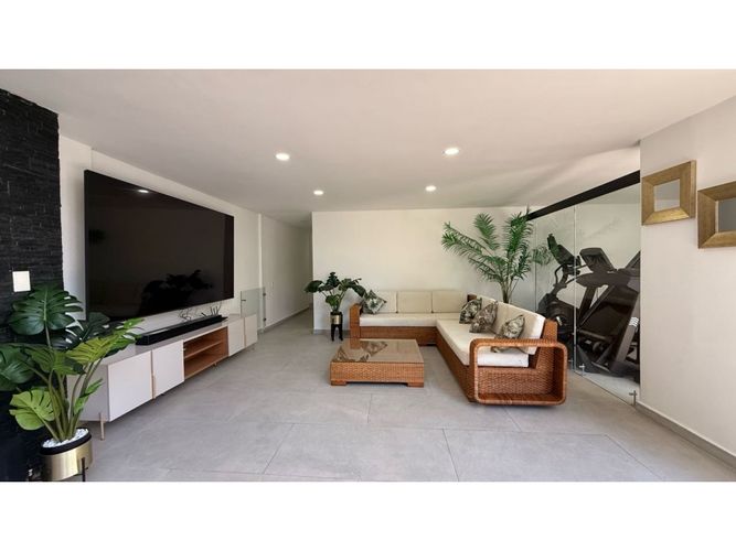 Casa de 4 alcobas en venta en Los Naranjos, Medellín, 500 m² · foto 4 de 24