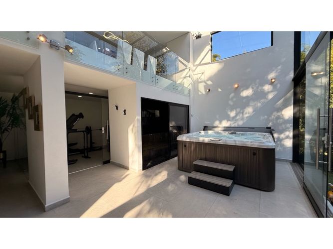 Casa de 4 alcobas en venta en Los Naranjos, Medellín, 500 m² · foto 5 de 24