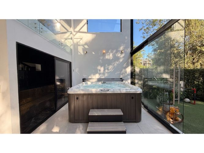 Casa de 4 alcobas en venta en Los Naranjos, Medellín, 500 m² · foto 6 de 24