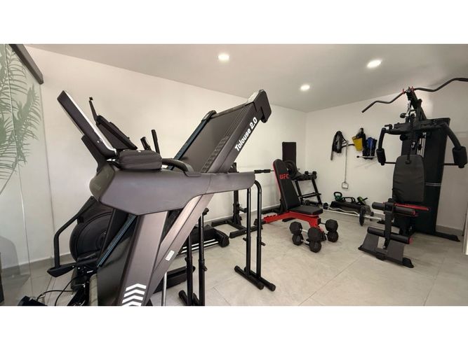 Casa de 4 alcobas en venta en Los Naranjos, Medellín, 500 m² · foto 7 de 24