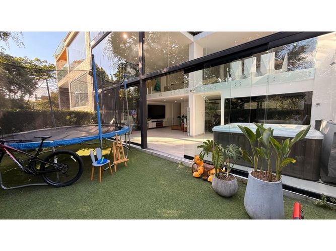 Casa de 4 alcobas en venta en Los Naranjos, Medellín, 500 m² · foto 8 de 24