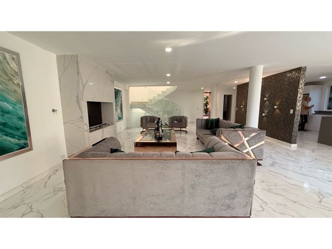 Casa de 4 alcobas en venta en Los Naranjos, Medellín, 500 m² · foto 15 de 24
