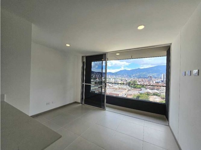 Apartamento de 3 alcobas en venta en El Guayabo, Itagüí, 63 m² · foto 2 de 24