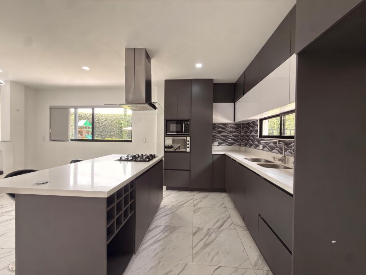 5BR House in Cabeceras de llanogrande (250 m²)