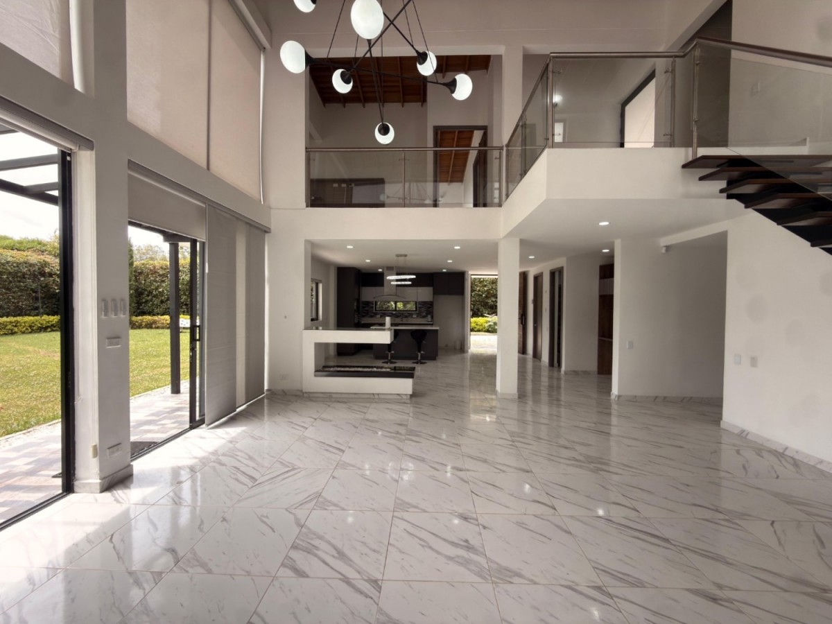 5BR House in Cabeceras de llanogrande (250 m²) - 2