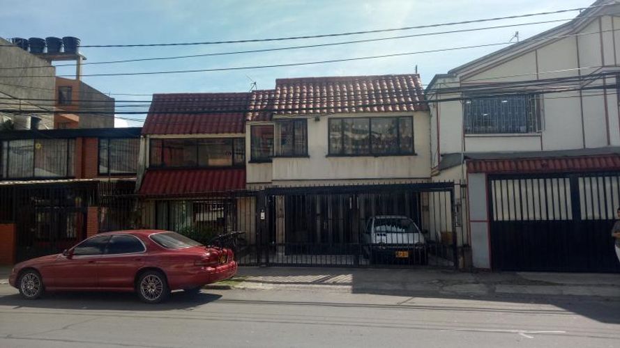 Casa de 5 alcobas en venta en Engativá, Bogotá, 313 m² · foto 3 de 8