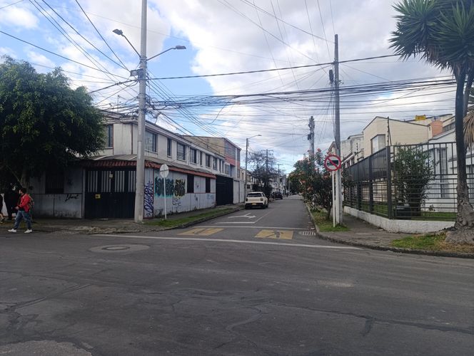 Casa de 5 alcobas en venta en Engativá, Bogotá, 313 m² · foto 5 de 8