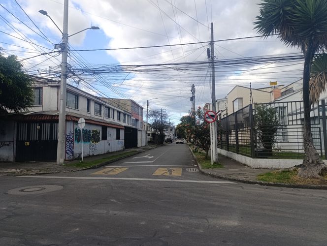 Casa de 5 alcobas en venta en Engativá, Bogotá, 313 m² · foto 7 de 8