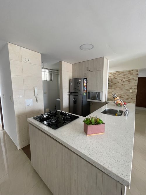 Apartamento de 2 alcobas en venta en Cañaveral, Floridablanca, 75 m² · foto 2 de 20