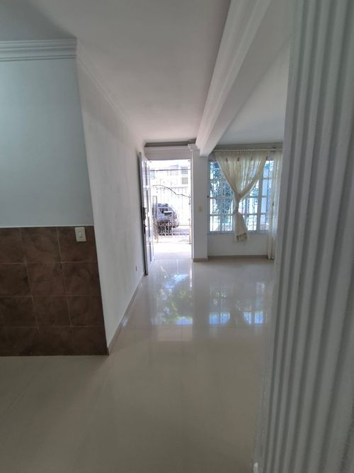 Casa de 7 alcobas en venta en Ciudad 2000, Cali, 260 m² · foto 3 de 14