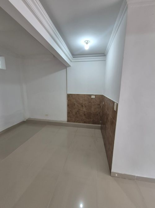 Casa de 7 alcobas en venta en Ciudad 2000, Cali, 260 m² · foto 11 de 14