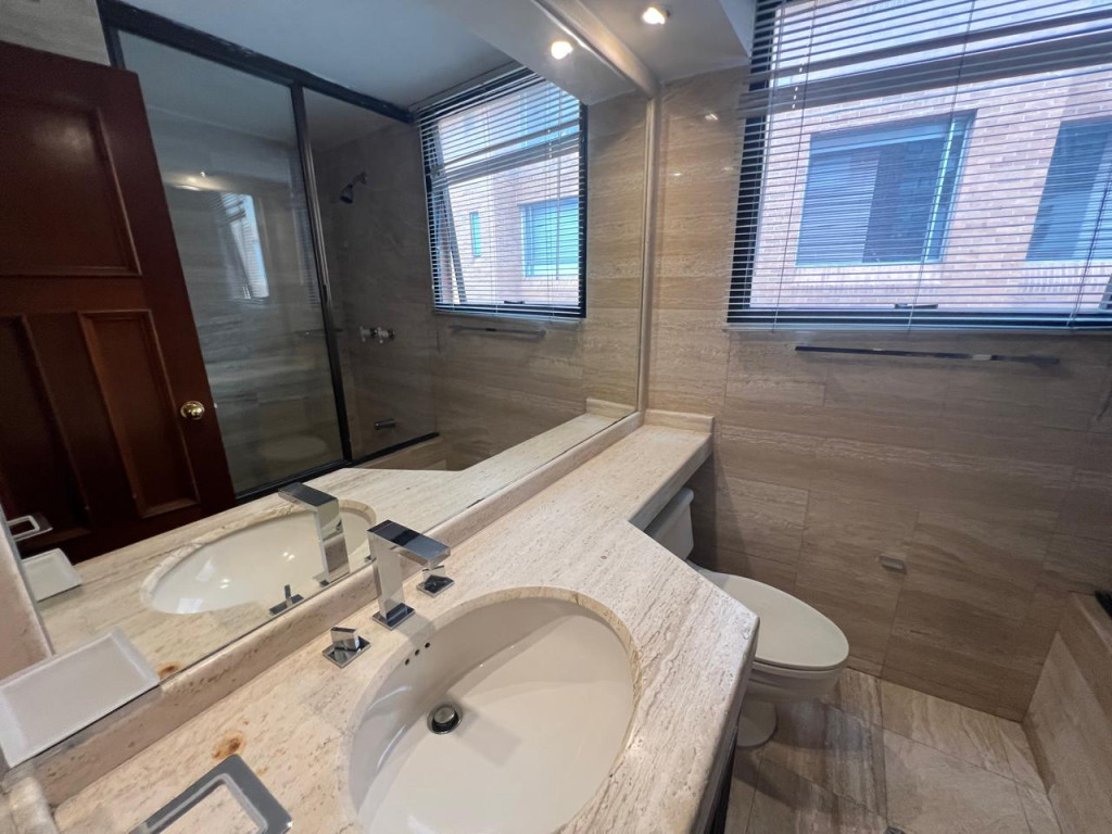 Apartamento en venta en El Nogal, Bogotá · foto 3 de 24