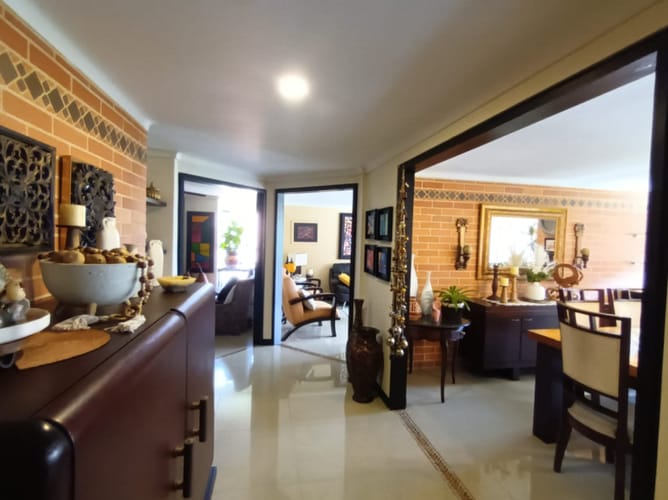 Apartamento de 3 alcobas en venta en La Aguacatala, Medellín, 208 m² · foto 6 de 24
