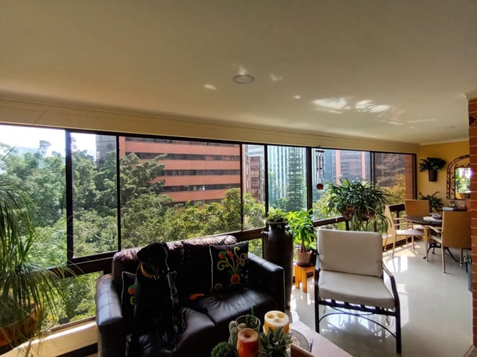 Apartamento de 3 alcobas en venta en La Aguacatala, Medellín, 208 m² · foto 7 de 24