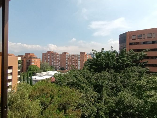 Apartamento de 3 alcobas en venta en La Aguacatala, Medellín, 208 m² · foto 8 de 24