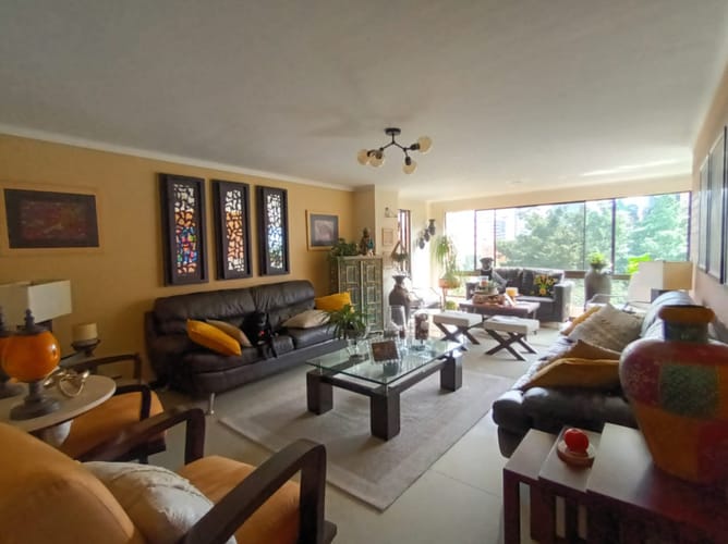 Apartamento de 3 alcobas en venta en La Aguacatala, Medellín, 208 m² · foto 9 de 24