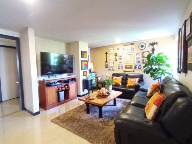 Apartamento de 3 alcobas en venta en La Aguacatala, Medellín, 208 m² · foto 10 de 24
