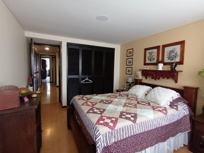 Apartamento de 3 alcobas en venta en La Aguacatala, Medellín, 208 m² · foto 11 de 24