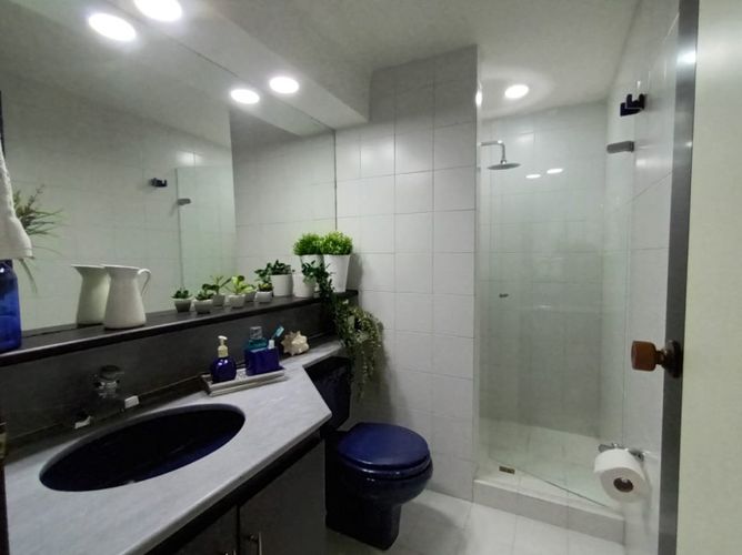 Apartamento de 3 alcobas en venta en La Aguacatala, Medellín, 208 m² · foto 13 de 24