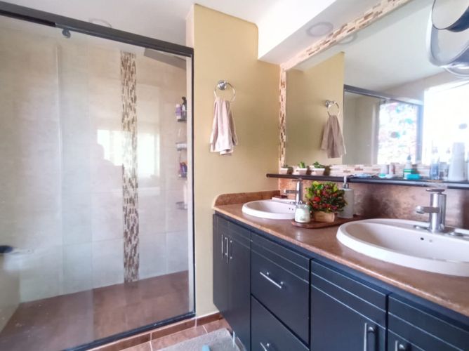 Apartamento de 3 alcobas en venta en La Aguacatala, Medellín, 208 m² · foto 19 de 24