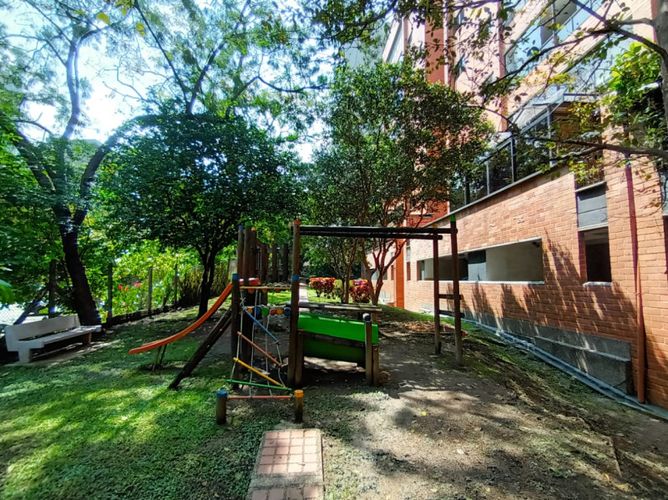 Apartamento de 3 alcobas en venta en La Aguacatala, Medellín, 208 m² · foto 24 de 24