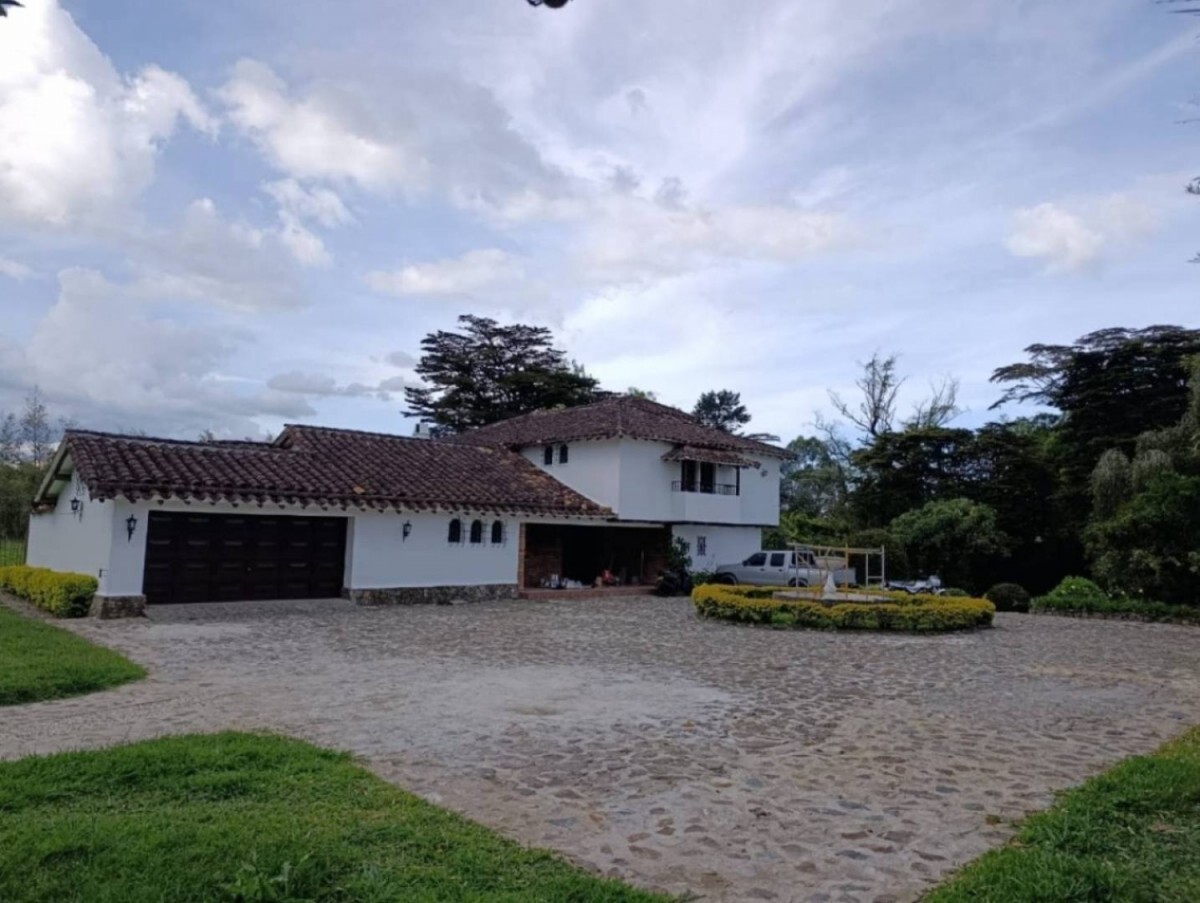 4BR House in Cabeceras de llanogrande - 2