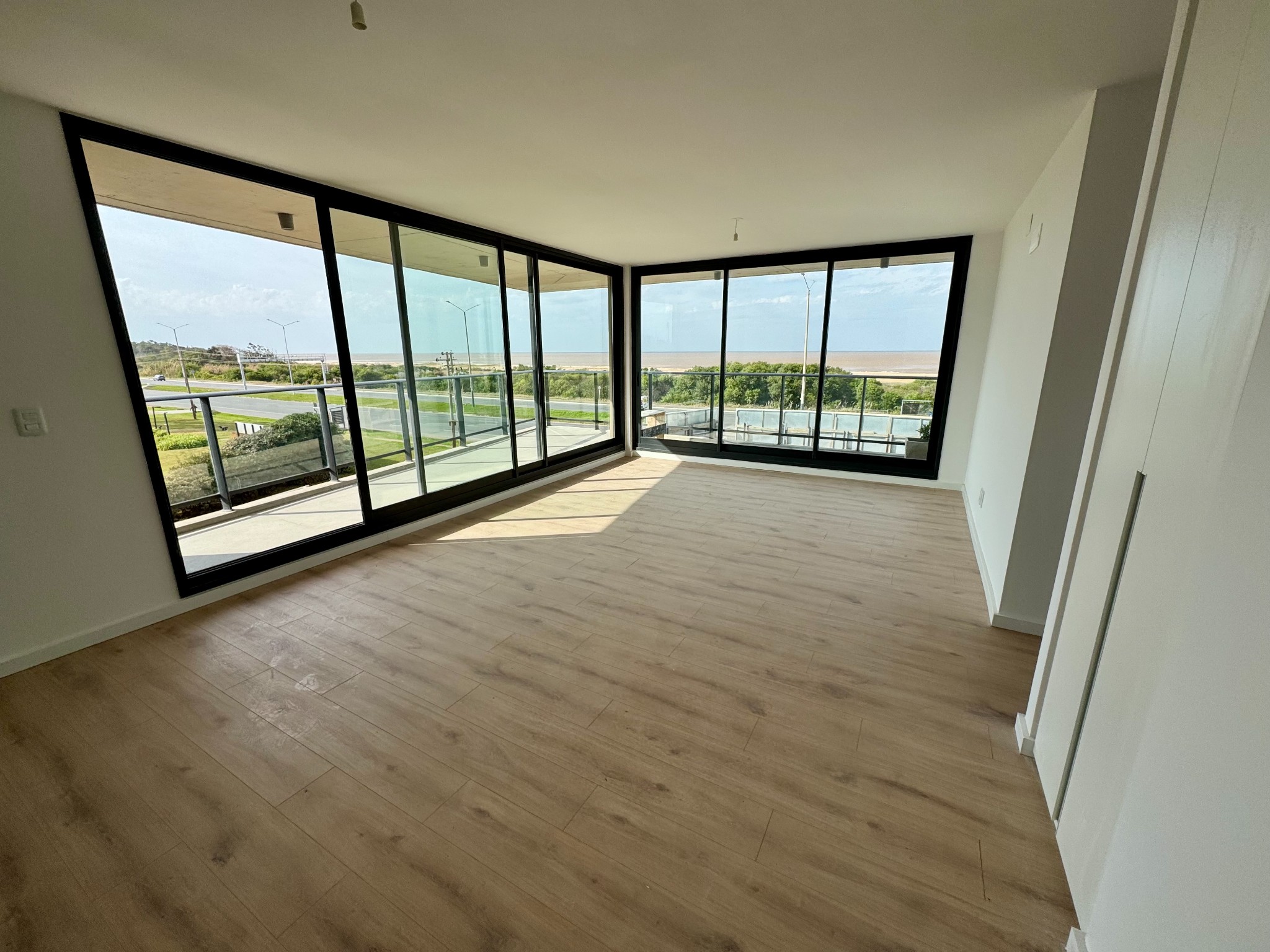 Alquiler apartamento a estrenar 2 dormitorios con terraza en Barra de Carrasco