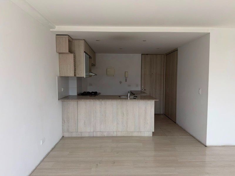 Apartaestudio en arriendo en Loma De Los Bernal, Medellín · foto 2 de 6