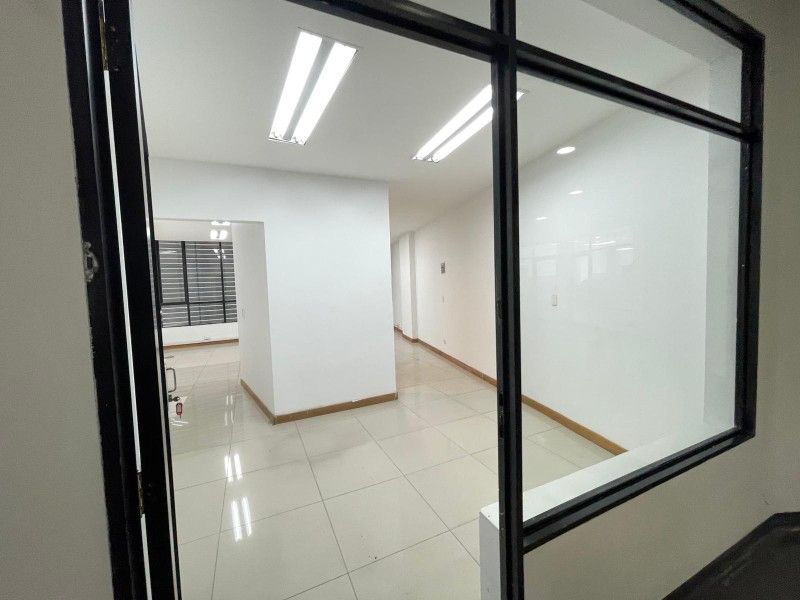 Oficina en arriendo en El Poblado, Medellín, 46 m² · foto 4 de 6