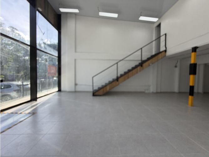 Local en arriendo en San Lucas, Medellín, 102 m² · foto 3 de 12