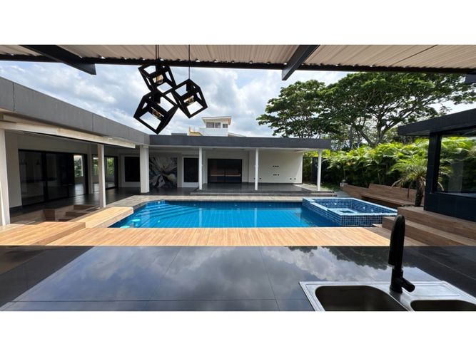 Casa de 4 alcobas en venta en Pance, Cali, 420 m² · foto 2 de 24