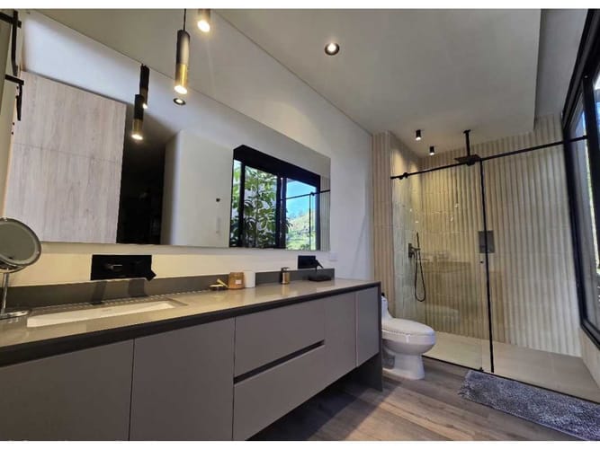 Casa de 3 alcobas en venta en Sajonia, Rionegro, 324 m² · foto 15 de 24