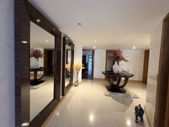 Apartamento de 3 alcobas en venta en Los Rosales, Bogotá, 273 m² · foto 3 de 20