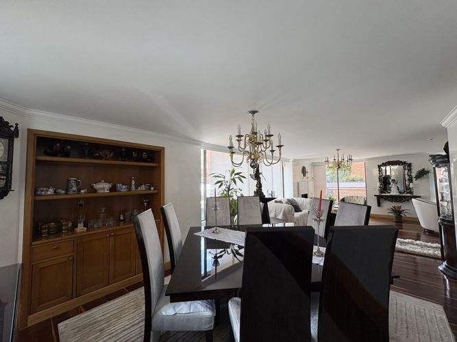 Apartamento de 3 alcobas en venta en Los Rosales, Bogotá, 273 m² · foto 8 de 20