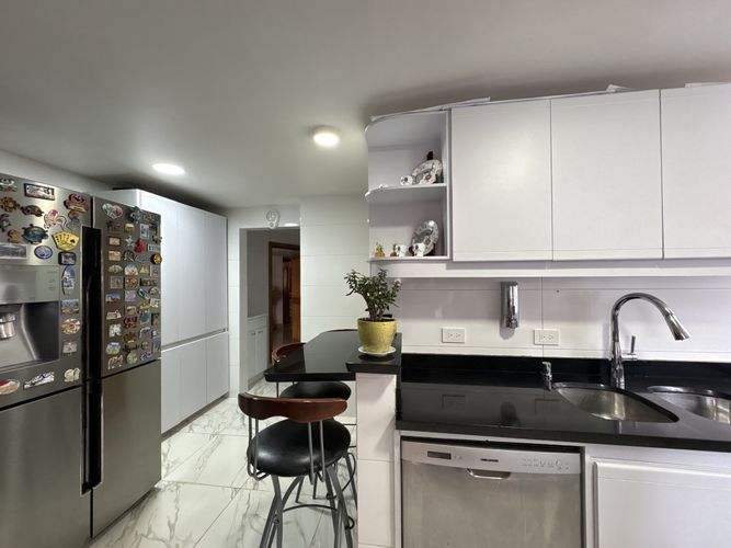 Apartamento de 3 alcobas en venta en Los Rosales, Bogotá, 273 m² · foto 9 de 20