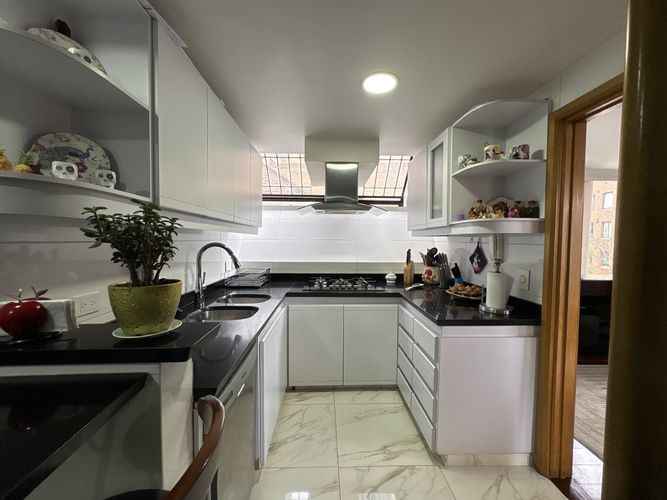 Apartamento de 3 alcobas en venta en Los Rosales, Bogotá, 273 m² · foto 10 de 20