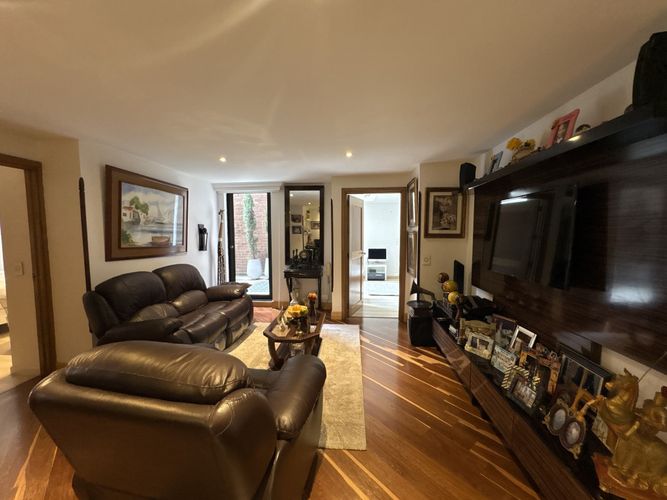 Apartamento de 3 alcobas en venta en Los Rosales, Bogotá, 273 m² · foto 11 de 20