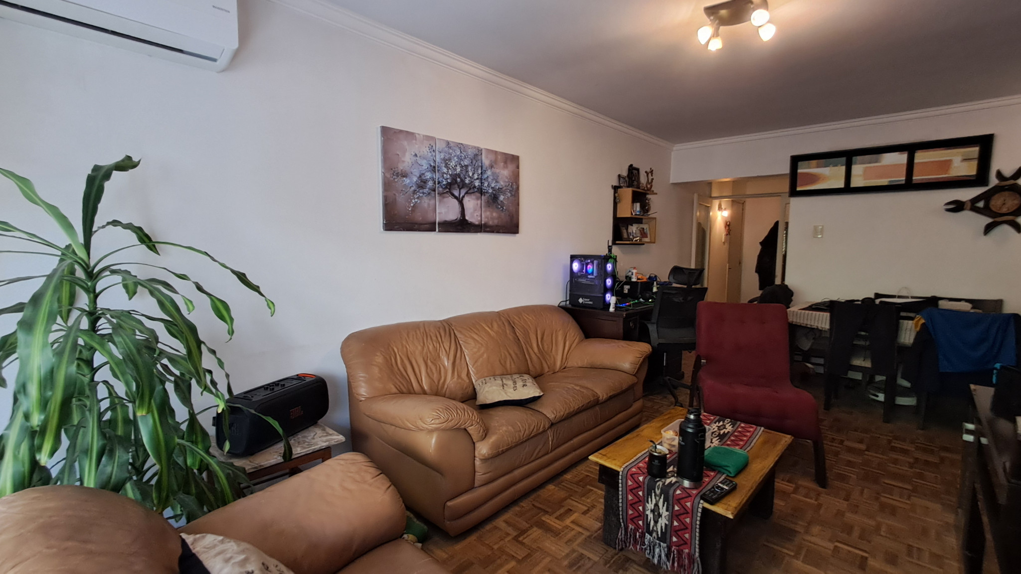 Exclusivo y estratégico: Apartamento con garage sobre peatonal, una inversión inteligente.