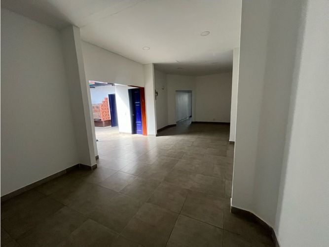 Local en arriendo en El Poblado, Medellín, 100 m² · foto 2 de 11
