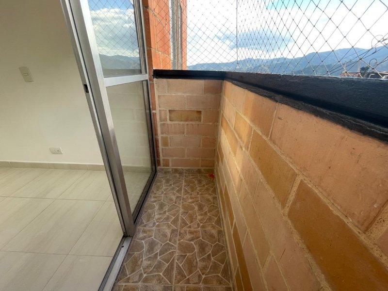 Apartamento en venta en Laureles, Medellín · foto 3 de 10