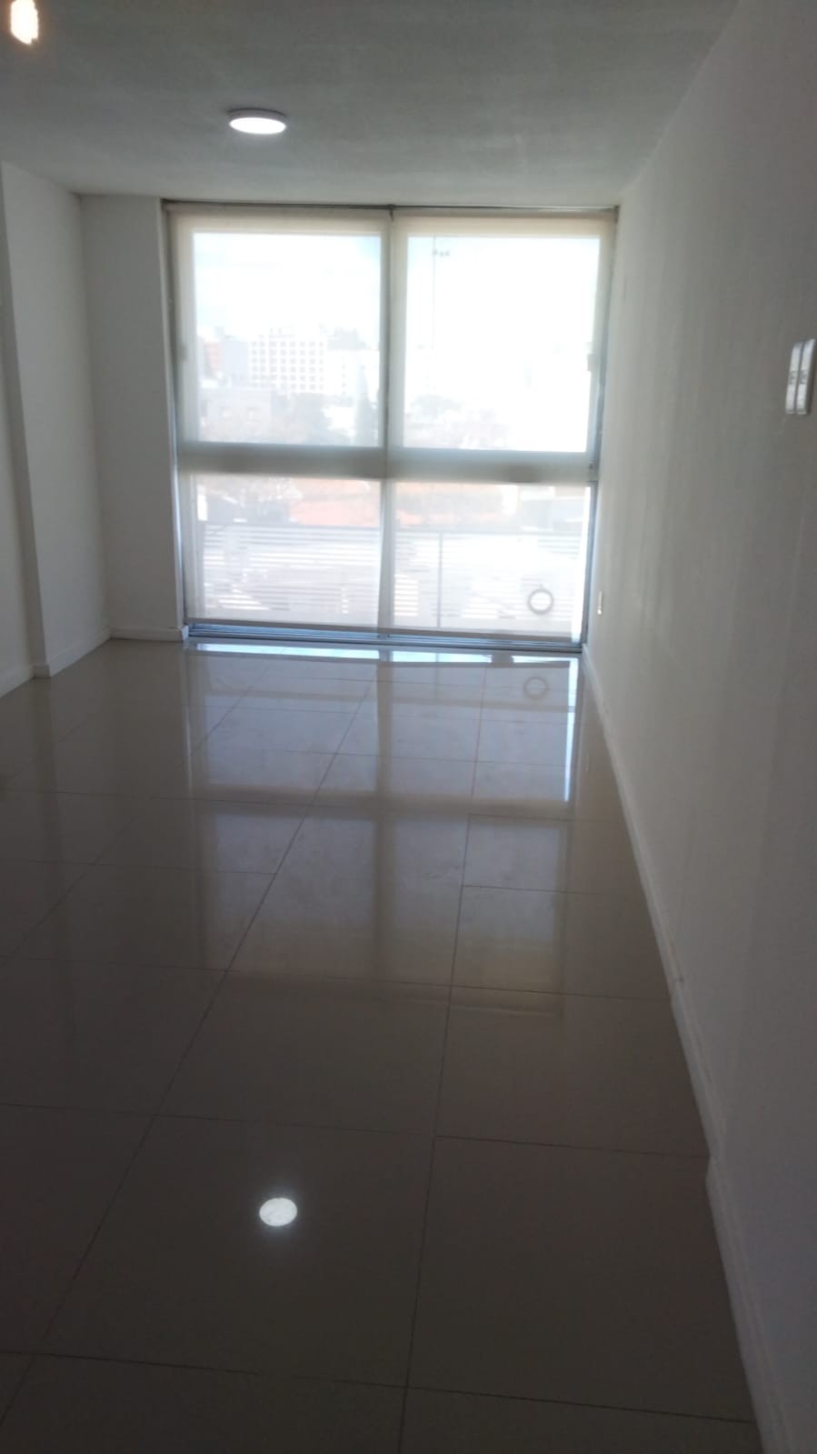 ALQUILER APARTAMENTO POCITOS  NUEVO MONOAMBIENTE AL FRENTE MODERNO KITCHENETTE BAÑO.MUY LINDO