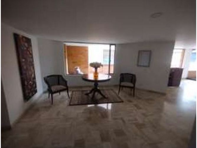 Apartamento de 3 alcobas en venta en Chicó Navarra, Bogotá, 90 m² · foto 2 de 8