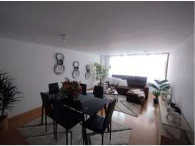 Apartamento de 3 alcobas en venta en Chicó Navarra, Bogotá, 90 m² · foto 4 de 8