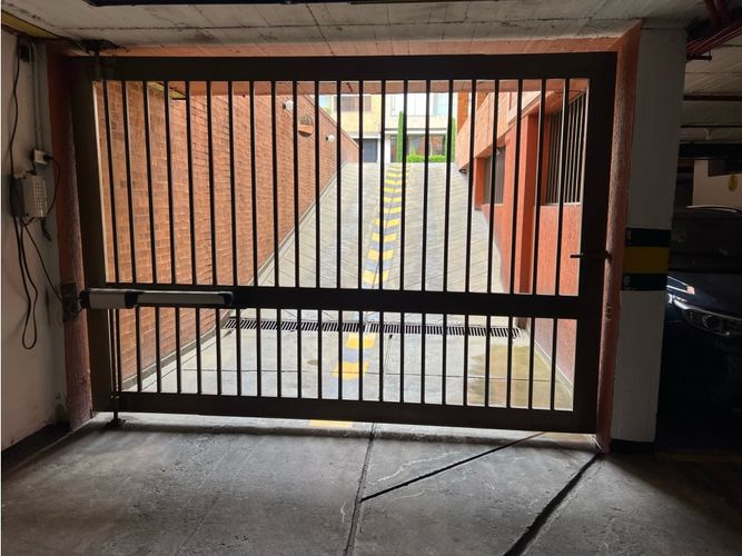 Apartamento de 3 alcobas en venta en Chicó Navarra, Bogotá, 90 m² · foto 7 de 8