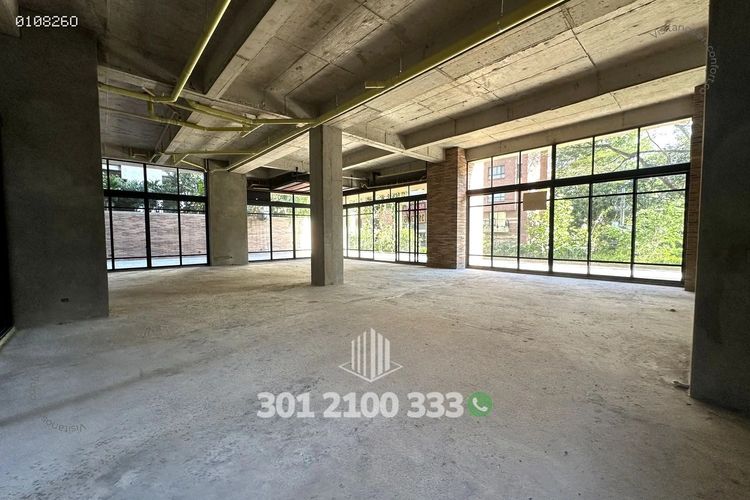 Oficina en arriendo en Lalinde, Medellín, 440 m² · foto 2 de 8