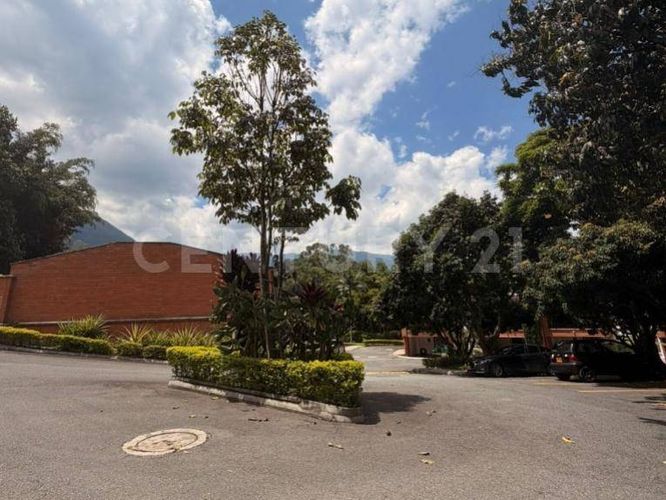Casa de 3 alcobas en venta en La Sebastiana, Envigado, 204 m² · foto 7 de 21