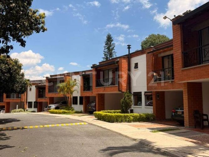 Casa de 3 alcobas en venta en La Sebastiana, Envigado, 204 m² · foto 8 de 21