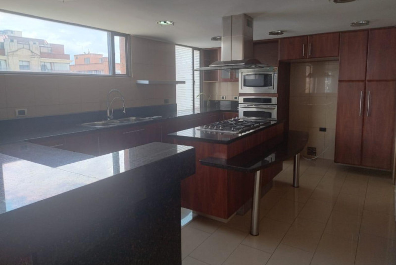 Apartamento en venta en Santa Barbara Occidental, Bogotá · foto 2 de 13