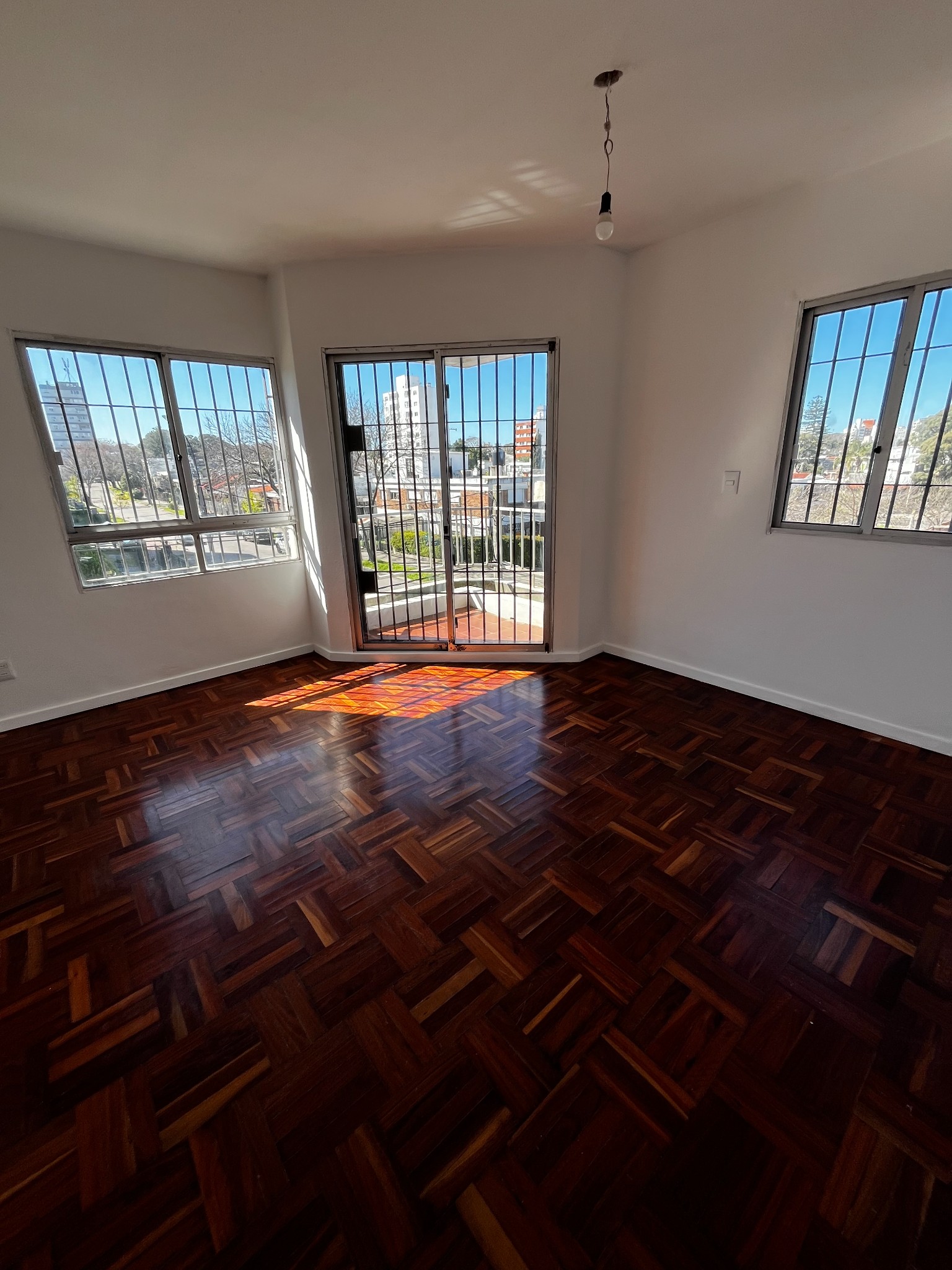 BUCEO ALQUILO APARTAMENTO 4 DORMITORIOS